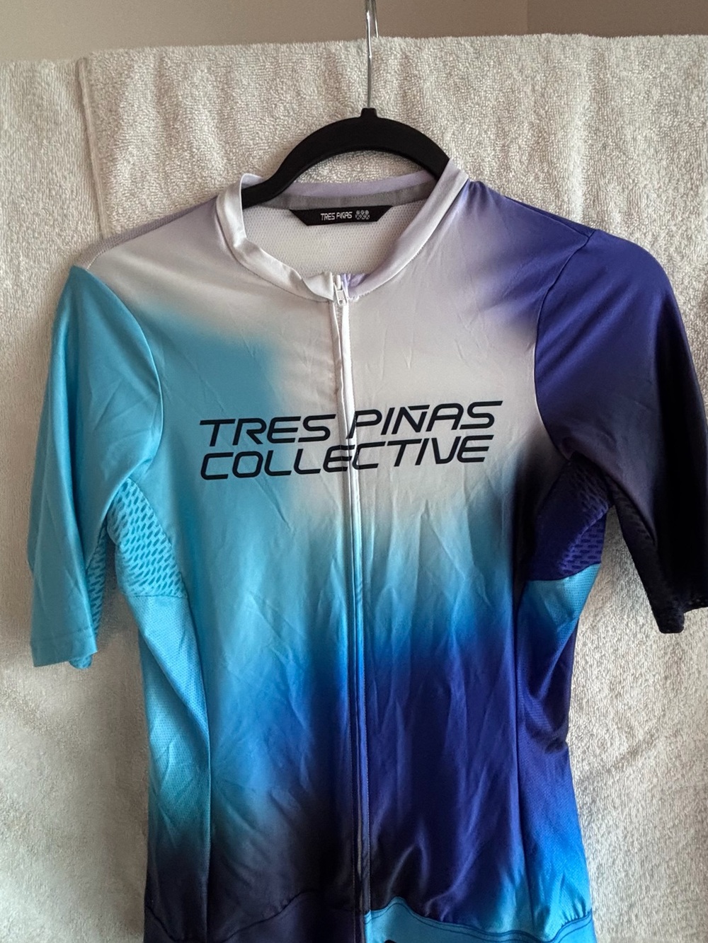 Tres Piñas Collective Women’s Gradient Blue Cycling Jersey